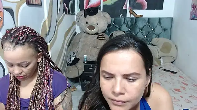 manzanahot9 live cam on StripChat