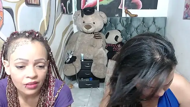 manzanahot9 live cam on StripChat