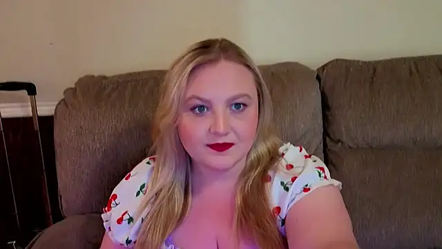 PhatAssBlond webcam