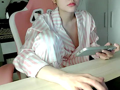 lucienguyen live cam on StripChat