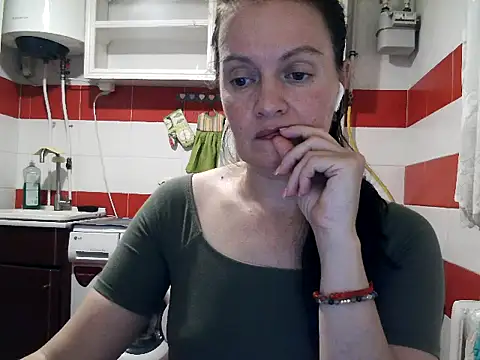 LoveNBloom live cam on StripChat