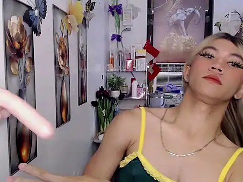 urasianfairyxx live cam on StripChat
