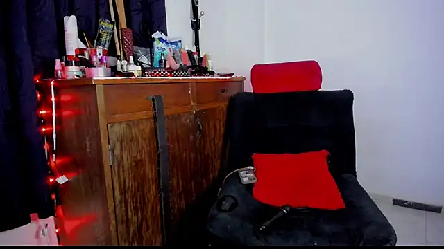 Liltildeman_moon live cam on StripChat