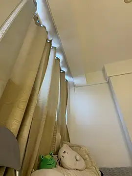 ZaraLuuv live cam on StripChat