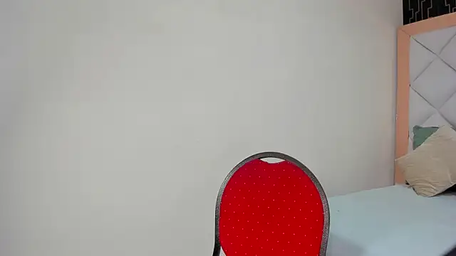 emma_bloomm webcam