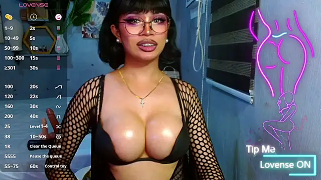 temptationlollipop live cam on StripChat