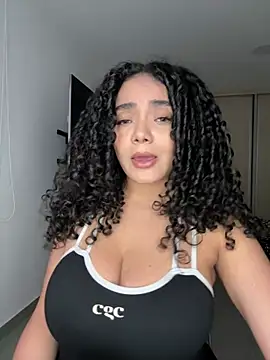 Curlyierr live webcam show