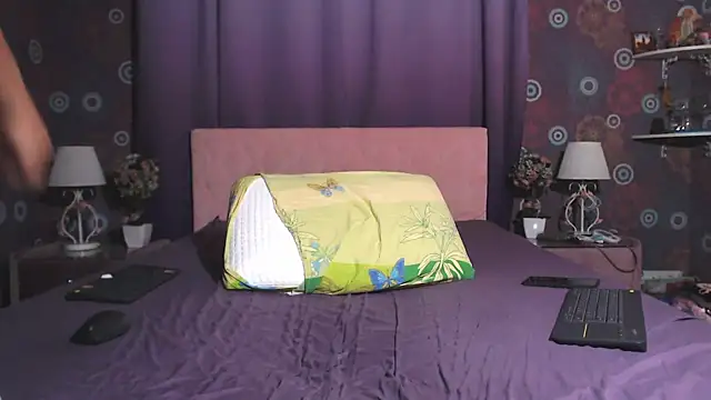 SquirtyAlice webcam