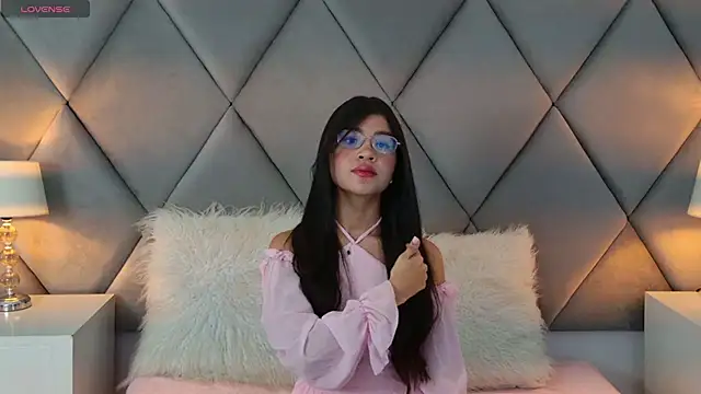 oliviadiaz (F young) - Ahegao face close to cam