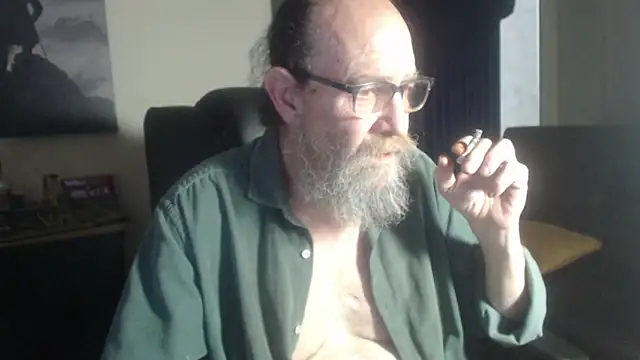 Uncle_Hottie live cam on StripChat