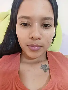 Ivonne_Latina webcam