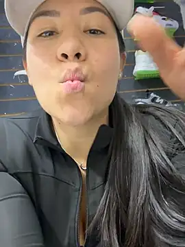 kim_monti live cam on StripChat