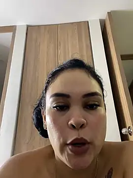 FOX_LATINA live cam on StripChat
