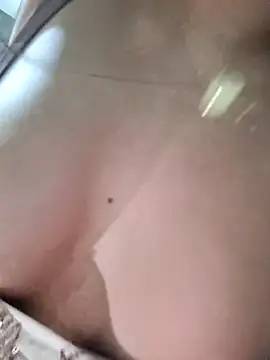Sweed-virgin-pussy live cam on StripChat