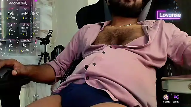 SilverShade3 live cam on StripChat