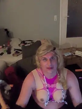 Sissy_LiaXXX live cam on StripChat