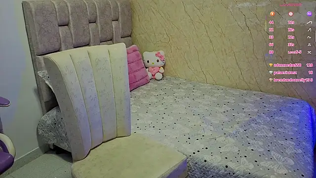 Naomilaurent live cam on StripChat
