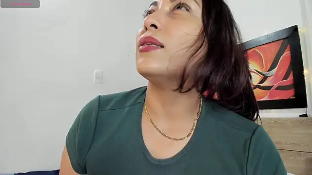 Lauralove_69 webcam