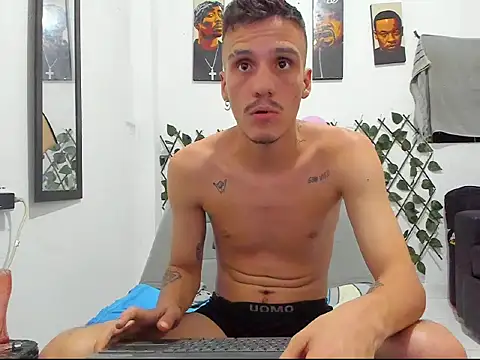 Latins_Boss webcam