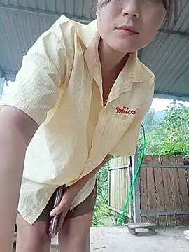 Linda-yiyi live cam on StripChat
