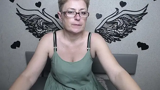 EmiliaGree live sex cam