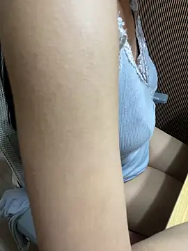 Mina048 webcam