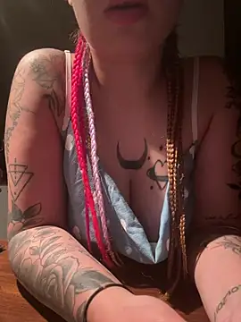 queenlo_xxx Live Webcam on Stripchat