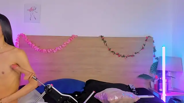 LaraRous live cam on StripChat