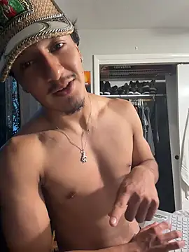 latino_switch live cam on StripChat