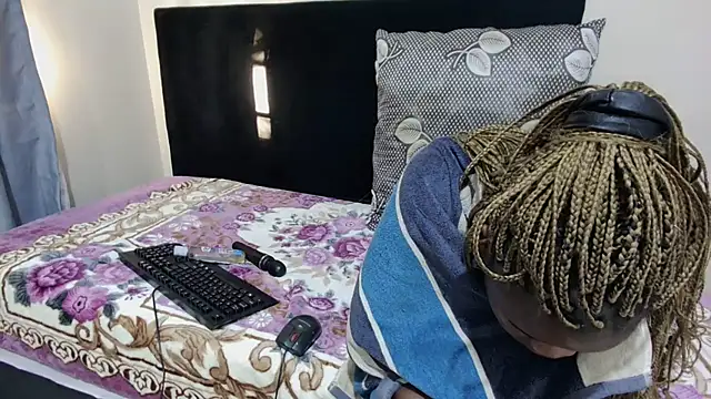 SweetTitties21 webcam