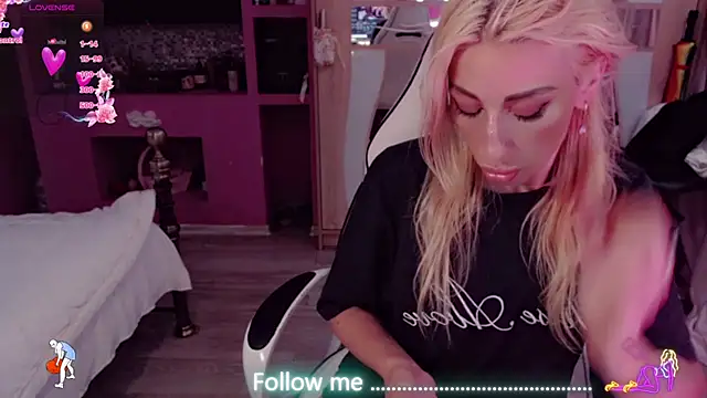 AnnieGOld_ webcam