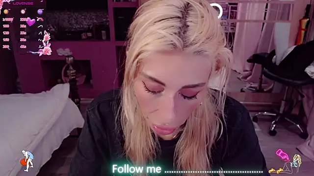 AnnieGOld_ live cam on StripChat