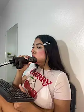 cherry_skinnyy_ webcam