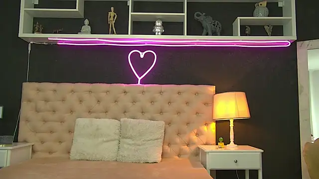 Noir_Kitty live cam on StripChat