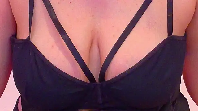 karinanoir - KarinaNoir's free webcam - UK Sex Cams