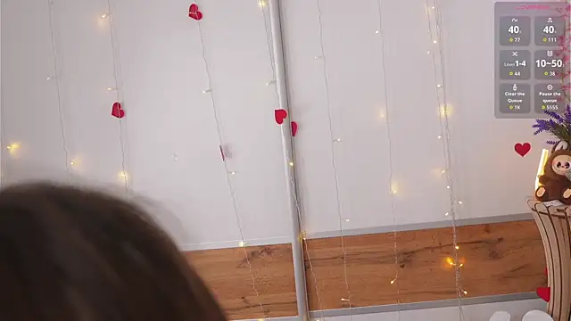cherlyguss (F teen) - wanna see me touching my sweet pussy
