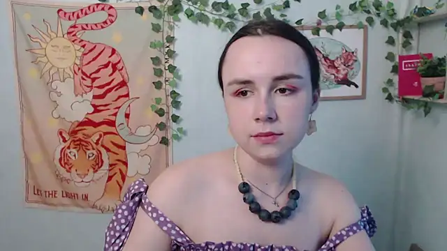 VeryVeryVeryShy_ live cam on StripChat