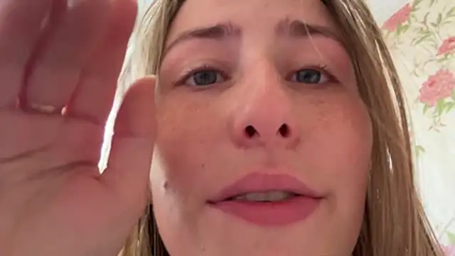 MissAnneli webcam