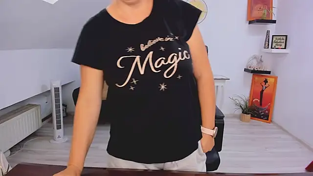 LollaGirl webcam