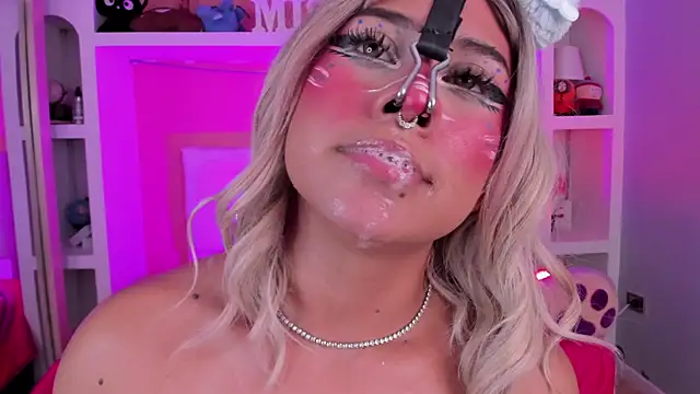 miss___megan (F young) - Spread Asshole  Doggy