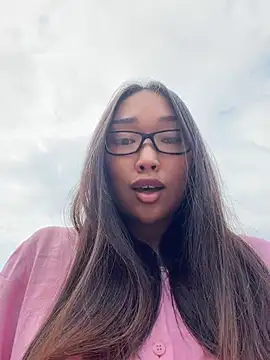 trytomakememoam live webcam show