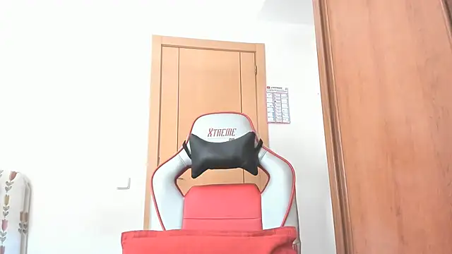CristalDivine live cam on StripChat