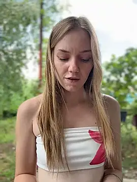MilaMoone live sex cam