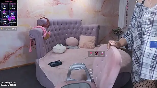 Penelope_Pinky live cam on StripChat