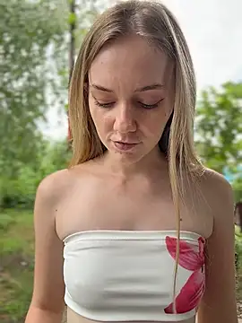 MilaMoone live webcam show