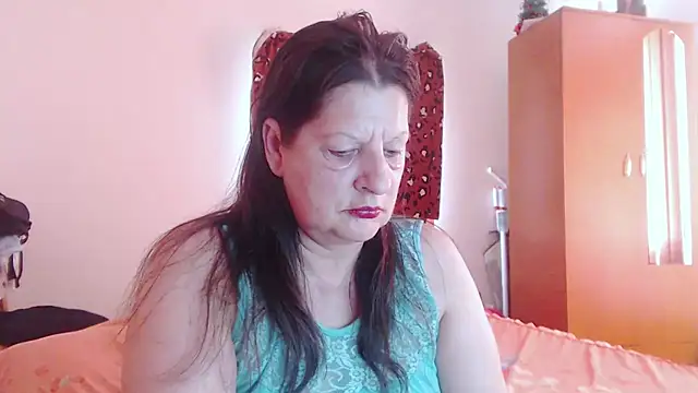 ExtasyMature live cam on StripChat