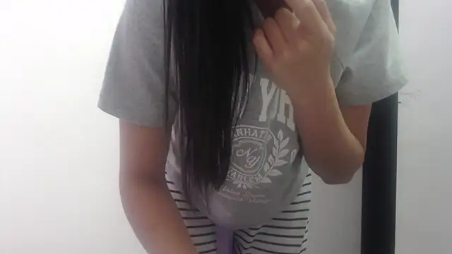 sabrina_v_ live cam on StripChat