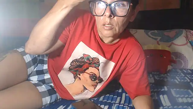 DevoraAmateur live cam on StripChat