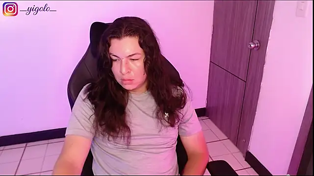 Yigolo__ webcam