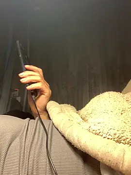 hatruclinh live cam on StripChat